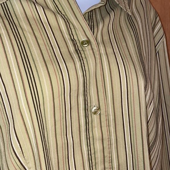 New York&Co blouse! EUC! Button down! Size XL! Green! Great for any occasion - Picture 2 of 5